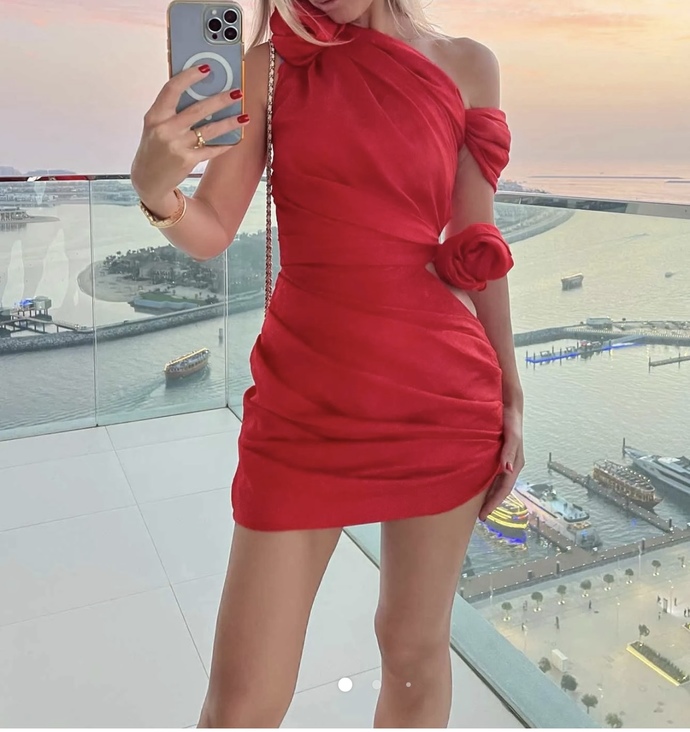 Which dress would you like your date to show up in ?