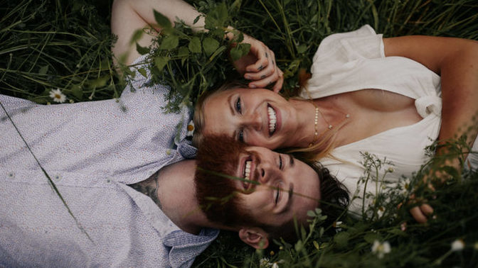 What are the characteristics of a healthy, strong, and well-rounded relationship?