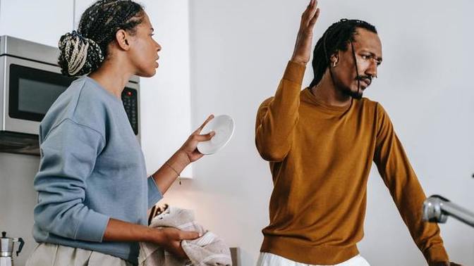 What does it mean to be toxic in a relationship?