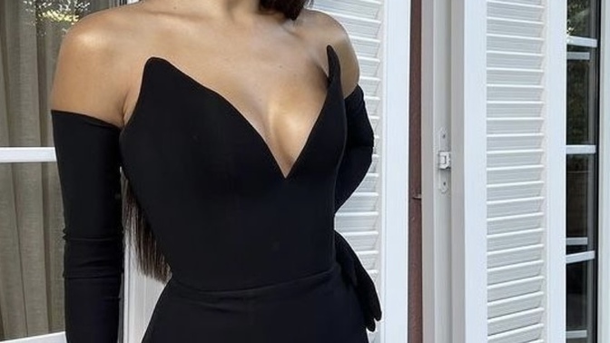 Day 2, Which little black dress do you like?