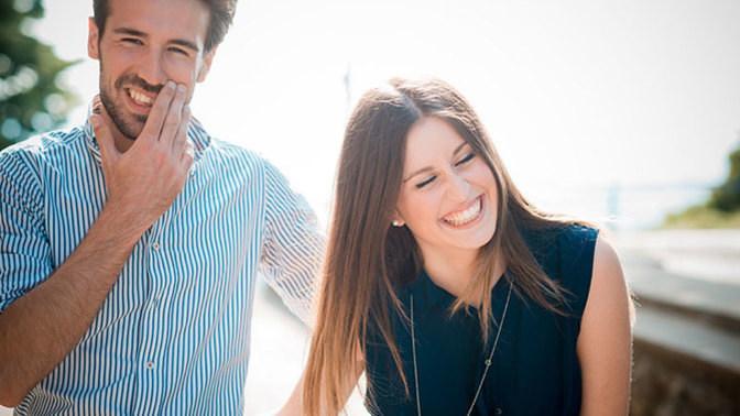 Some studies show that men act stupid when talking to pretty women, do you agree or not?