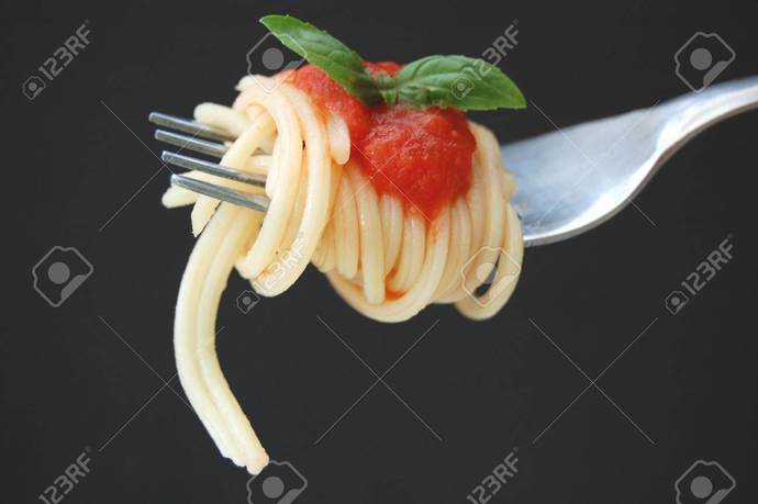 Is it risky to eat spaghetti on a first date?