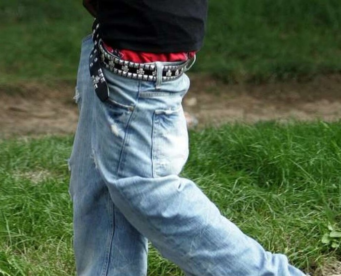 How should boys wear jeans?