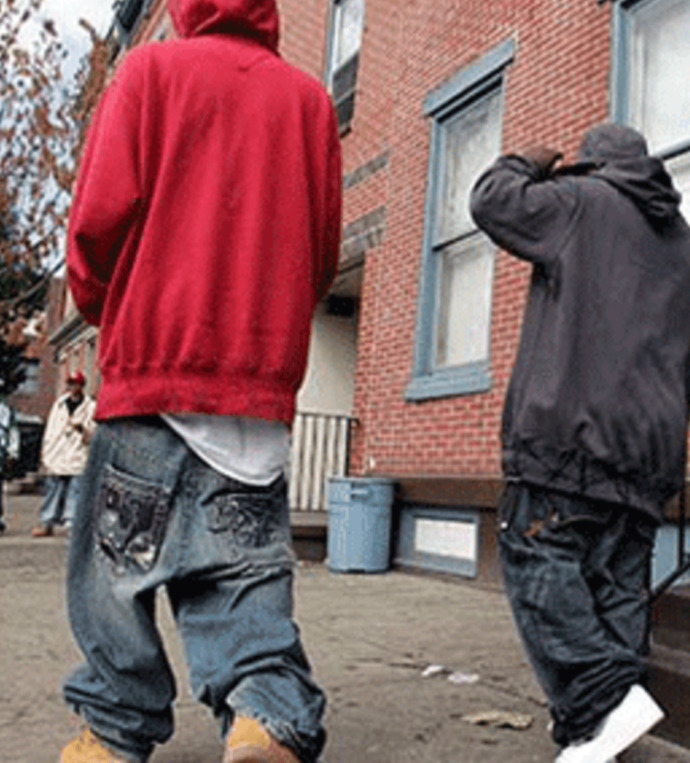 How should boys wear jeans?