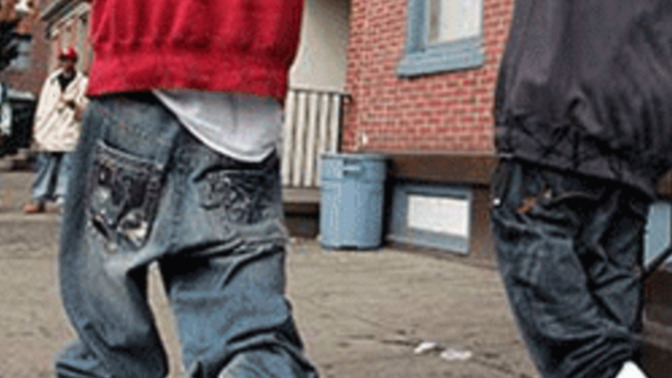 How should boys wear jeans?