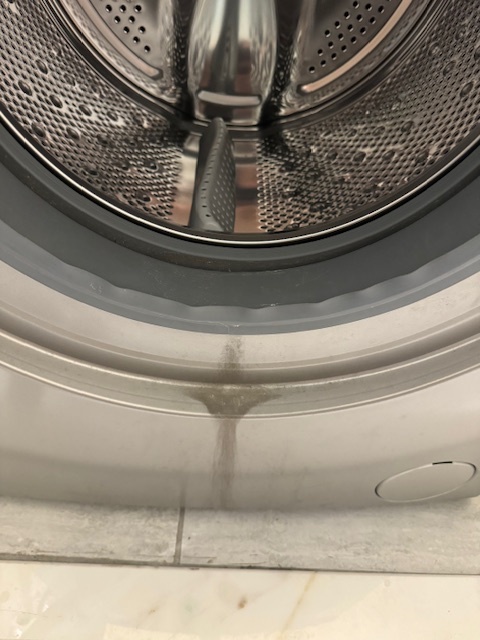 Why does the rubber ring on my laundry machine always gets crinkled?