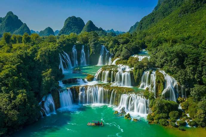 Which of the following landscapes do you think is more beautiful?
