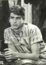Does he look like Tom Cruise?