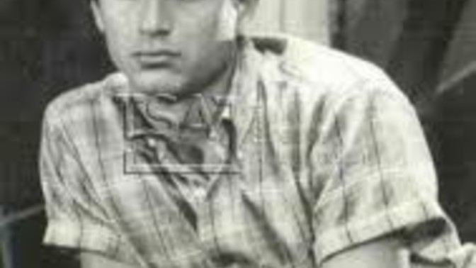Does he look like Tom Cruise?