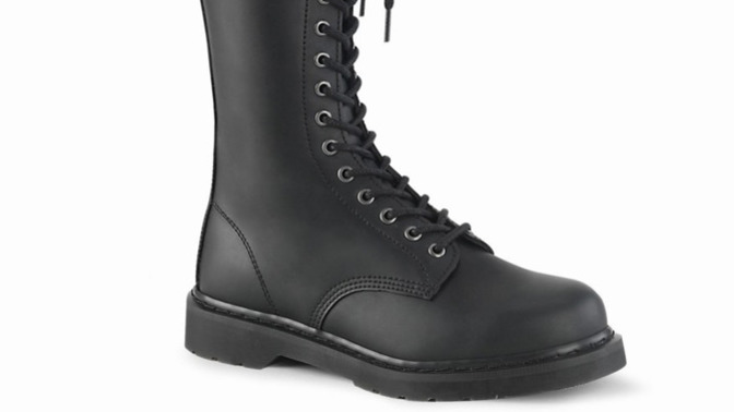 Girls, Should I wear this long military boots?