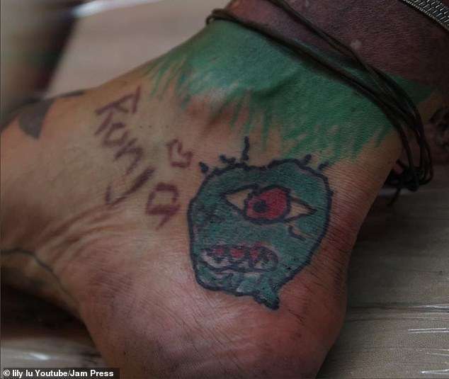Are women attracted to men with tattoos?