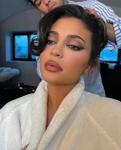Exactly when did humanity started having hemorrhoids on their lips?