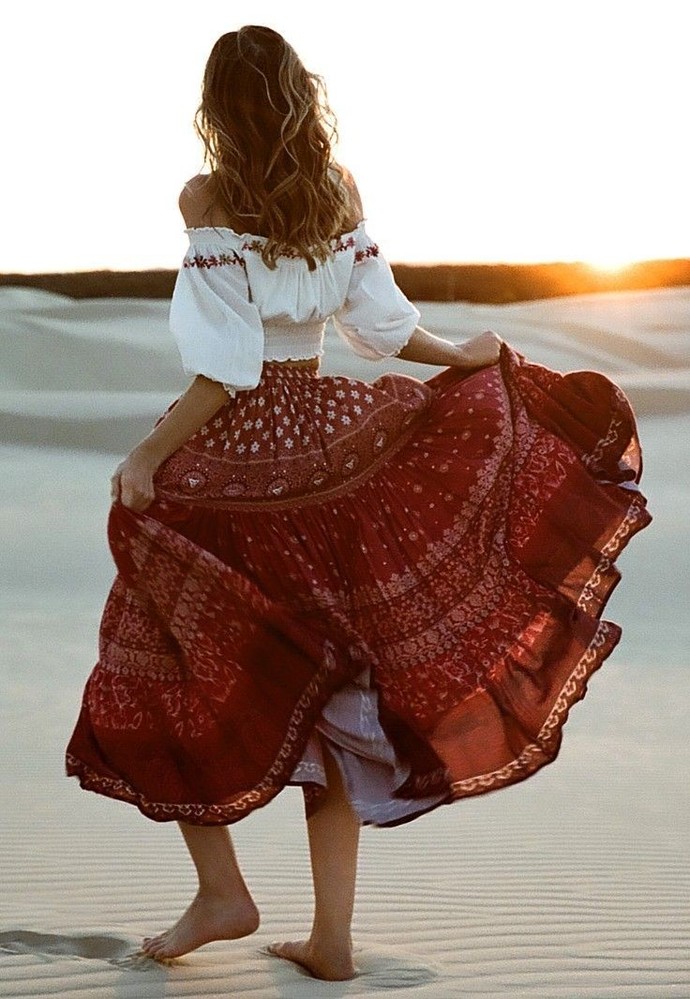 Guys, What kind of outfits attracts men? GirlsAskGuys