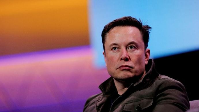 Would you date a billionaire if it meant they control everything about you?