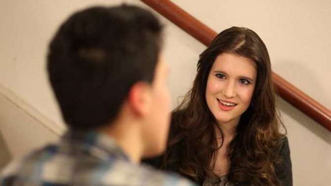 What’s a woman’s pick up line that turns you off immediately?