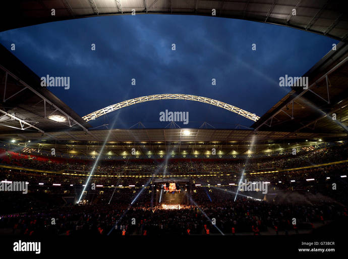 Do boxing matches need to take place more in stadiums with big shows/superfights or is there not many top draws in divisions now to make it happen?