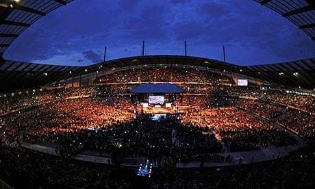 Do boxing matches need to take place more in stadiums with big shows/superfights or is there not many top draws in divisions now to make it happen?