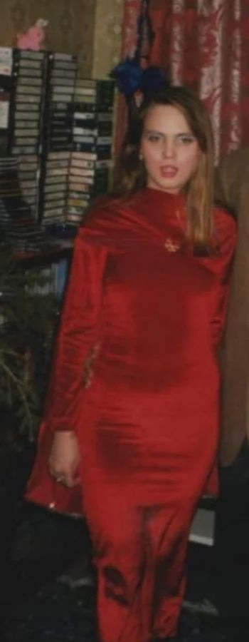 What do you think of this 90s lady?