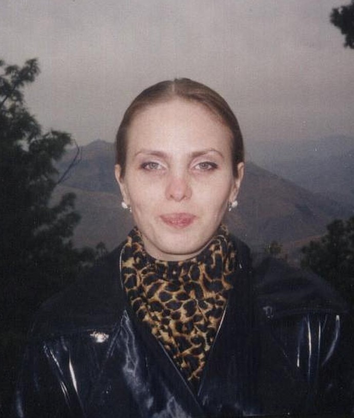 What do you think of this 90s lady?