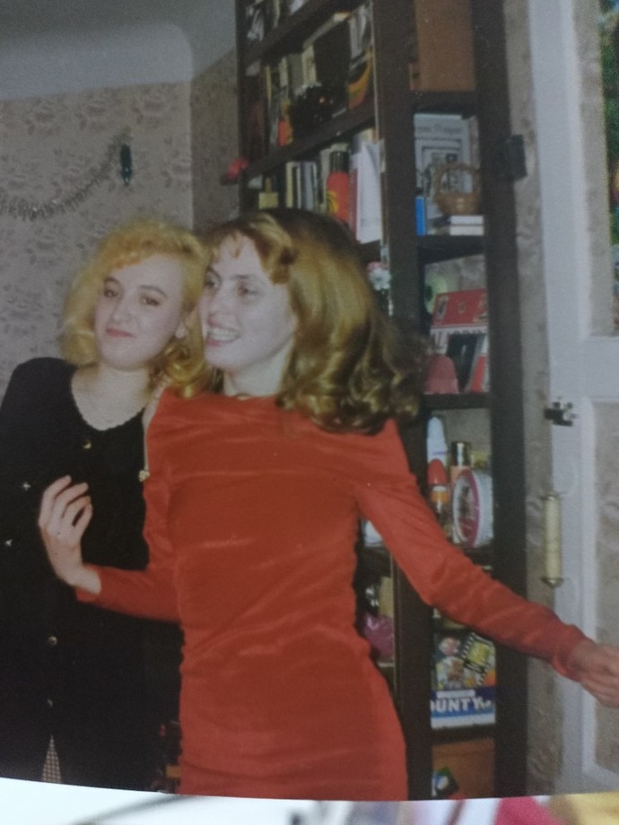 What do you think of this 90s lady?