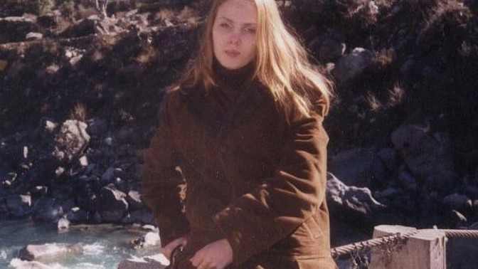 What do you think of this 90s lady?