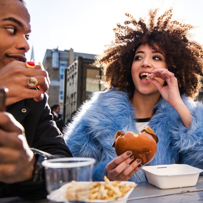 Is eating outside more romantic?