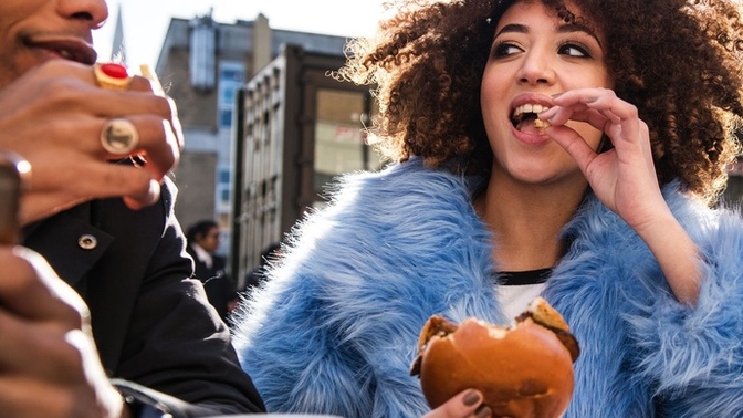 Is eating outside more romantic?