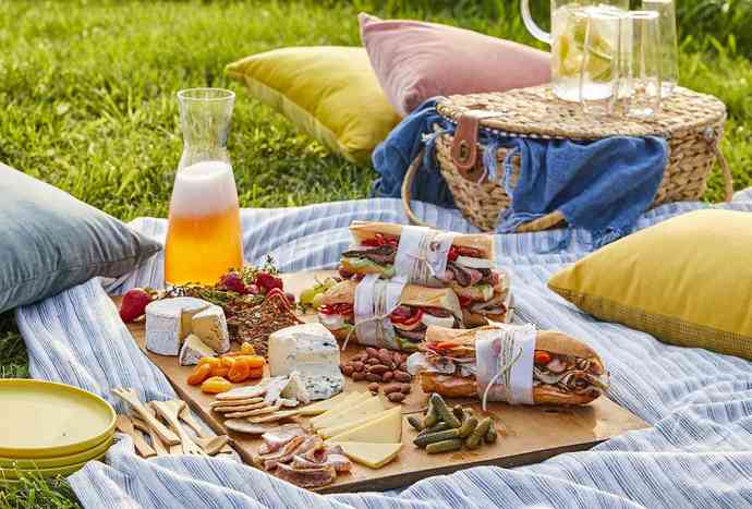 Do you enjoy romantic picnics?