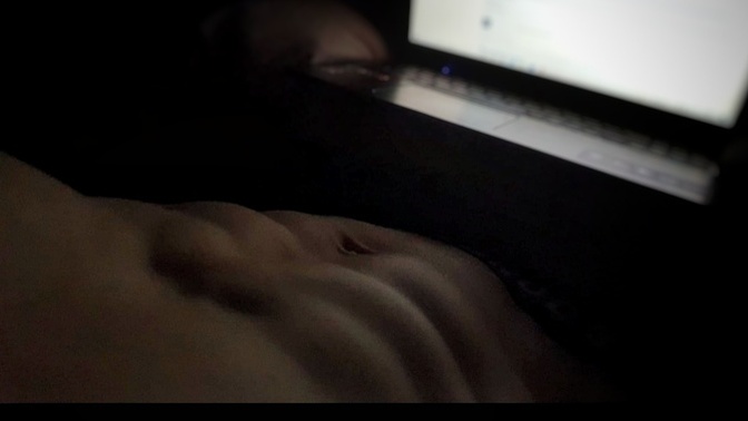 Does my girlfriend have an sixpack abs fetish? She likes to touch my abs and when we have sex and I flex my abs she starts to scratch my sixpack?