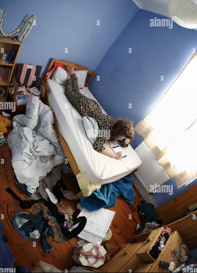 Do you notice the background in peoples pictures? Like to see if their house is a mess?