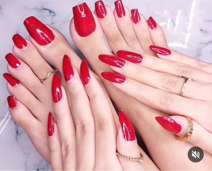 What length+colour nails do you consider the sexiest?