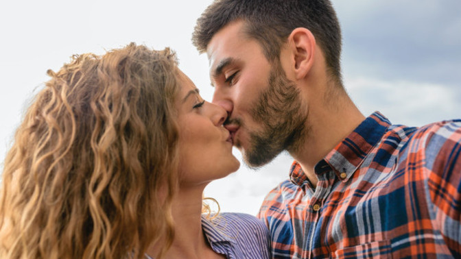 How do you initiate the second kiss?