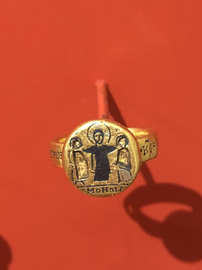 What do you think about wedding rings with engravings and decorations?