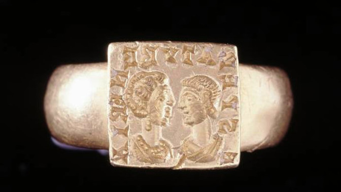 What do you think about wedding rings with engravings and decorations?