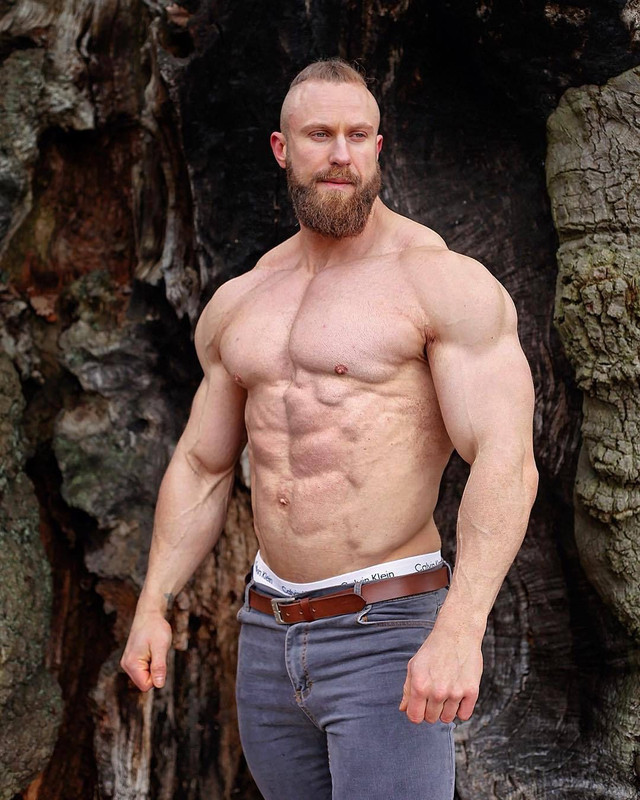 Who would win, a strong muscular guy at 5’5-5’6 or a stronger taller guy at 6’2 or 6’3?
