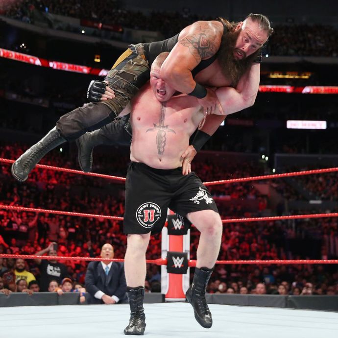 Did Brock Lesnar lift giants like Big Show, Mark Henry, Braun Strowman, and Omos for the F5 on his own effortlessly due to his natural strength?