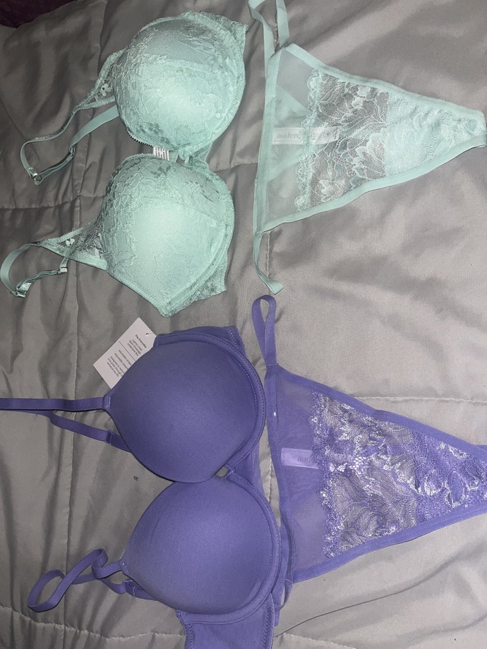 Which color bra set should I wear today ππ©΅?