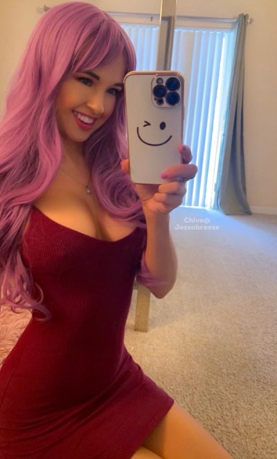 Girls, Which one is better for a date with a woman?