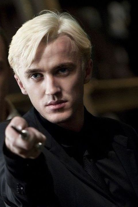 Who is your fav fictional red flag guy/girl?