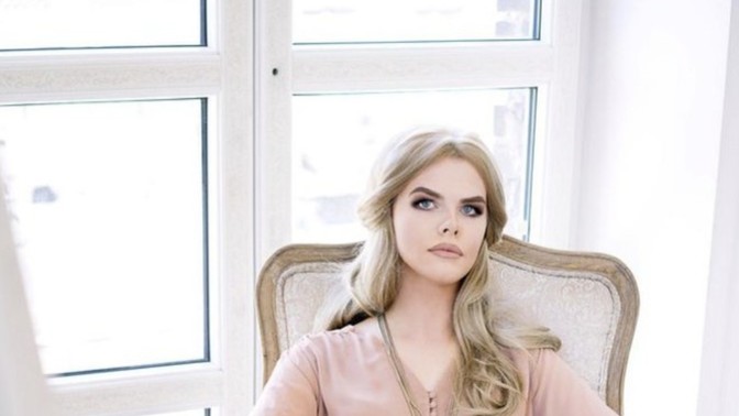 This Russian man has chosen to live as a woman rather than go to war in Ukraine. What do you think of this situation?