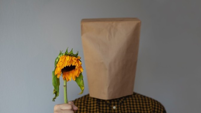 Do men have any leverage in relationships who aren't rich or extremely attractive?