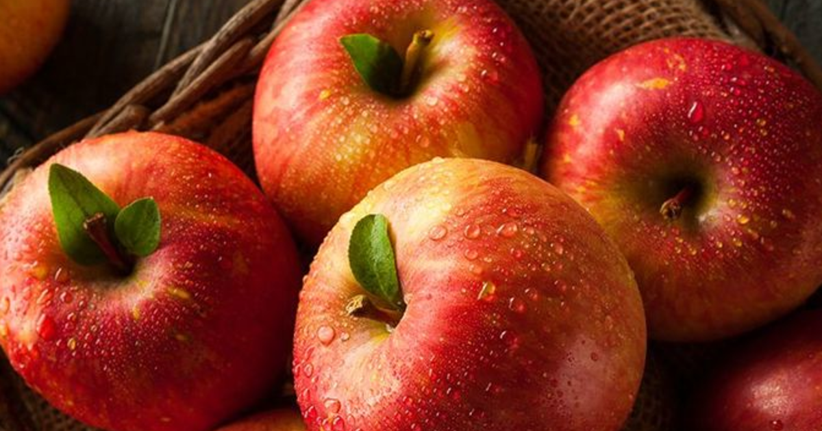 Apples vs bananas. Which fruit do YOU like more? GirlsAskGuys