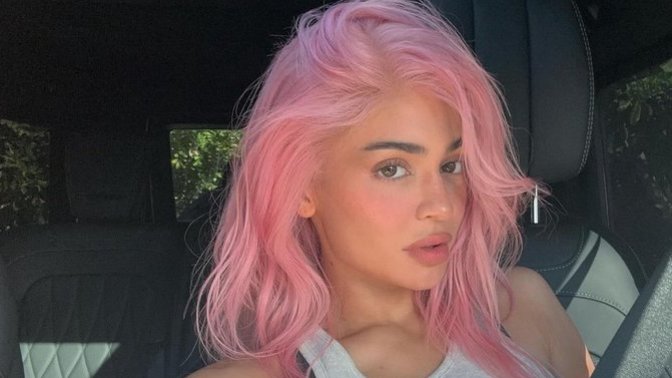 Would dye your hair in this shade of pink?