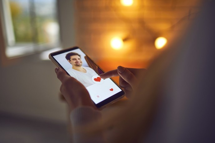 Is it rude to ask for a persons height on Tinder?