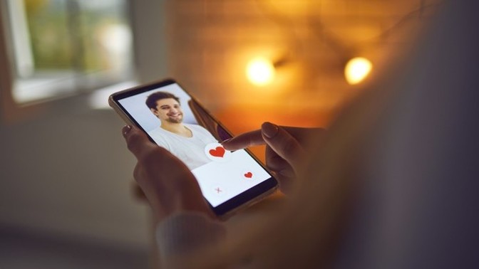 Is it rude to ask for a person's height on Tinder?