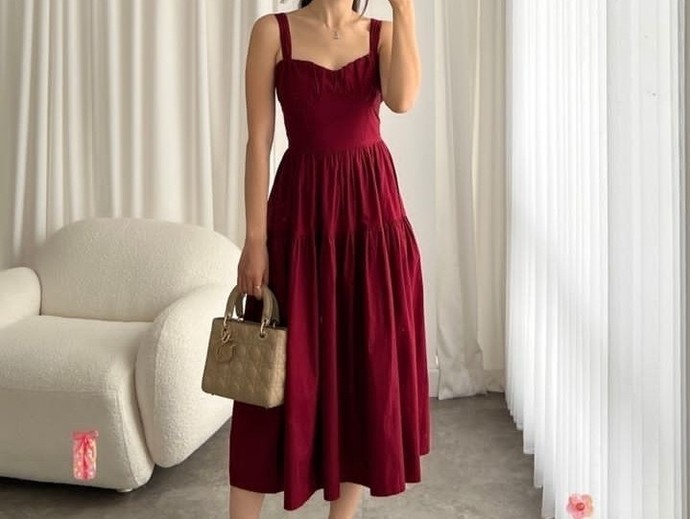 Guys and girls. Can you help me pick a dress?