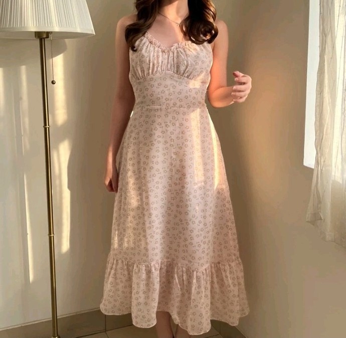 Guys and girls. Can you help me pick a dress?