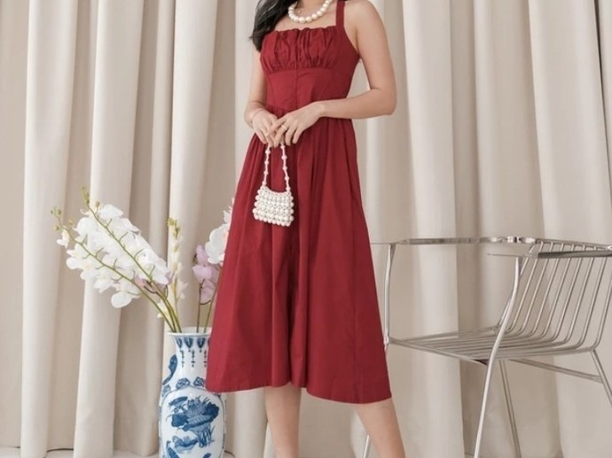 Guys and girls. Can you help me pick a dress?