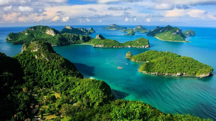Of these two landscapes, which do you think is more beautiful ?
