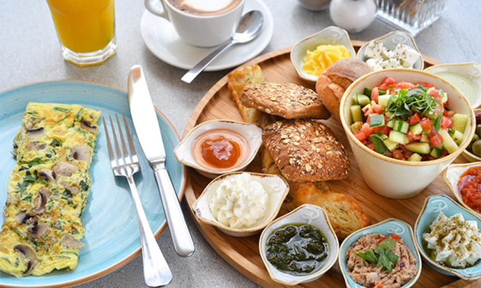 What should go on a proper full breakfast plate?